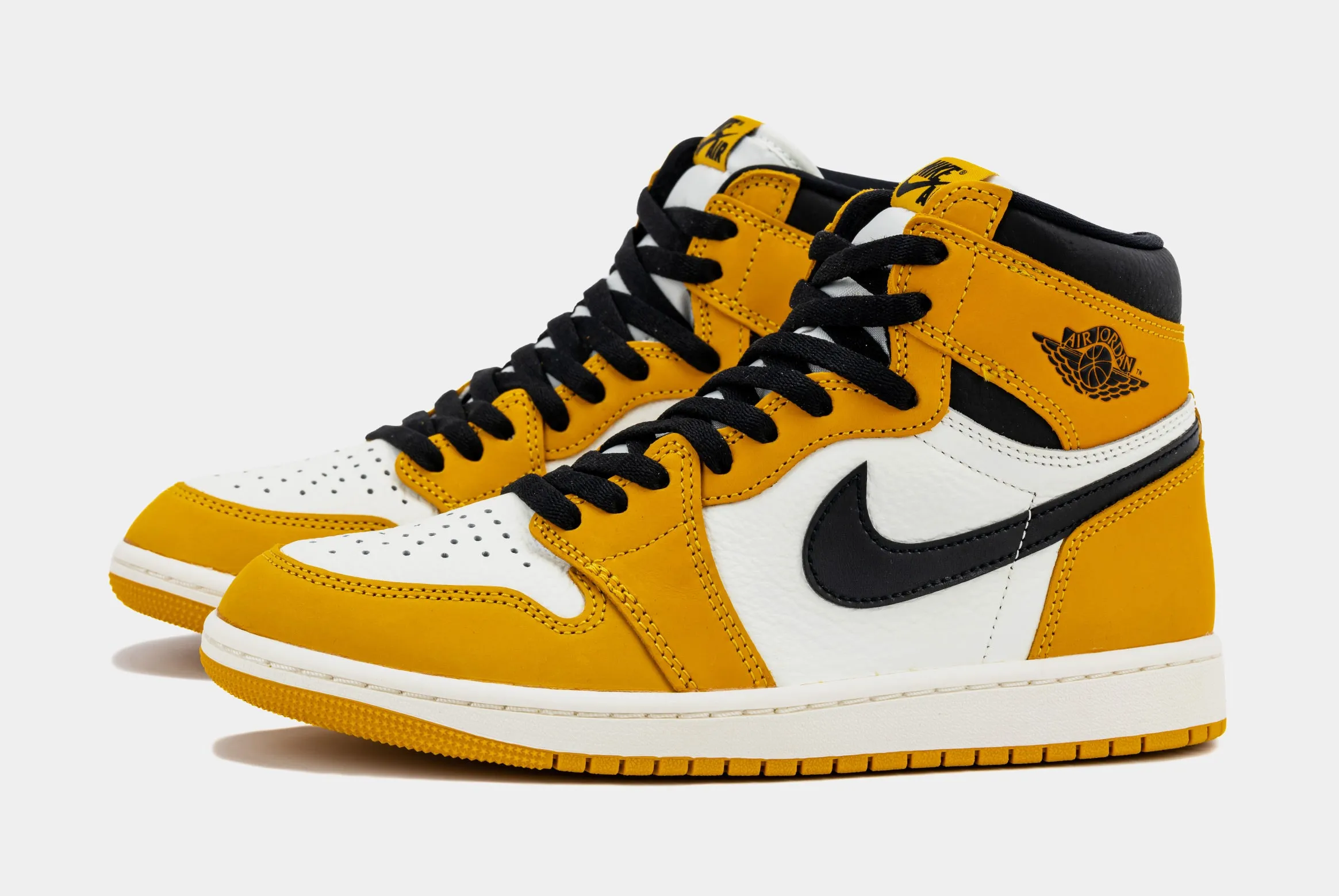 Air Jordan 1 Retro High OG Yellow Ochre Mens Lifestyle Shoes (Yellow Ochre/Sail/Black)