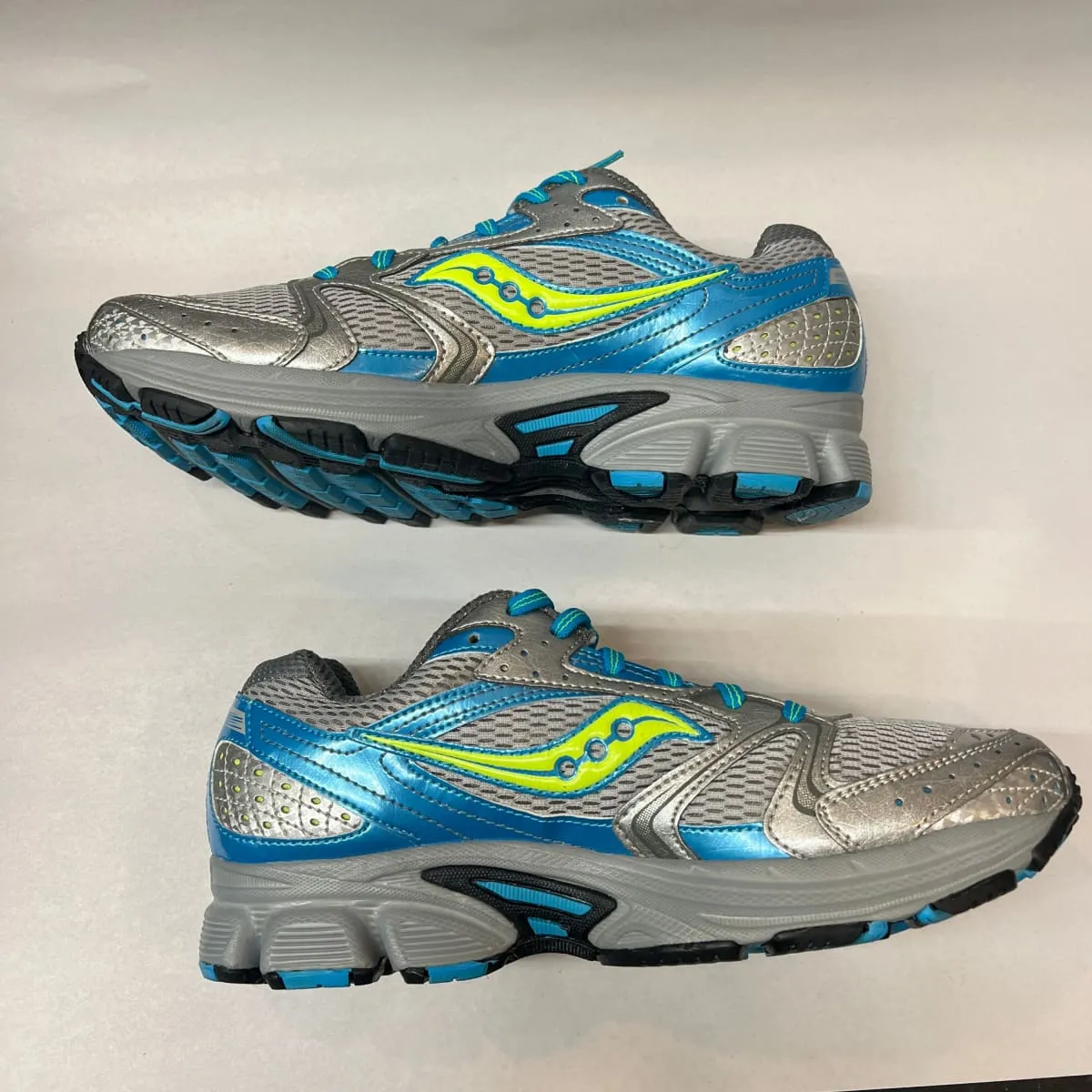 Women's Saucony Cohesion 5 Running Shoe  Blue/Gray/Green Size 9M - Preowned