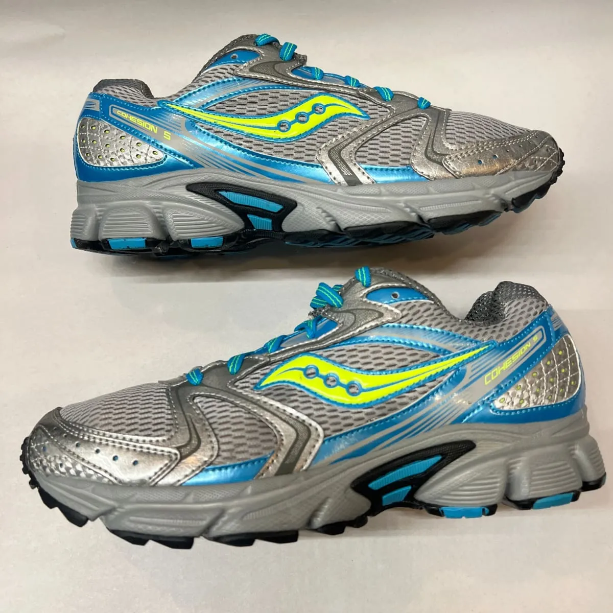 Women's Saucony Cohesion 5 Running Shoe  Blue/Gray/Green Size 9M - Preowned